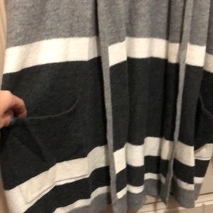LOFT Sweaters - Large Tunic Length Loft Sweater LOFT Sweaters - Large Tunic Length Loft Sweater